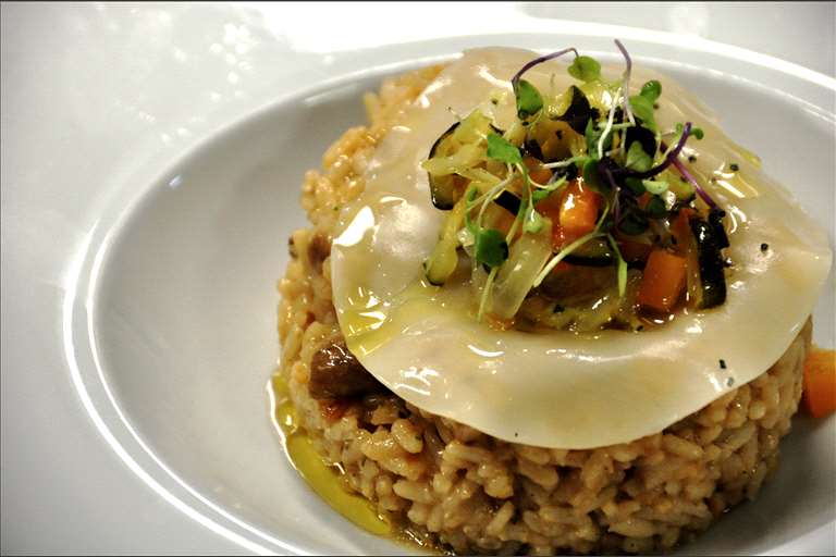 Arroz meloso de boletus y gyoza abierta de calabaza y vegetales.